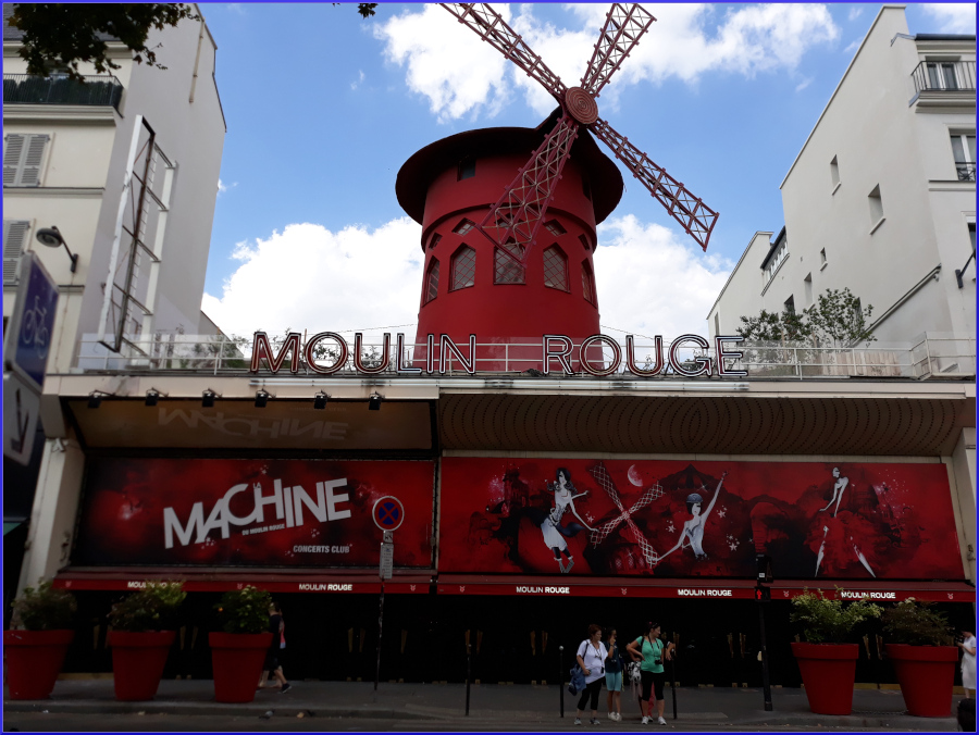 Moulin Rouge Pariisissa. 
