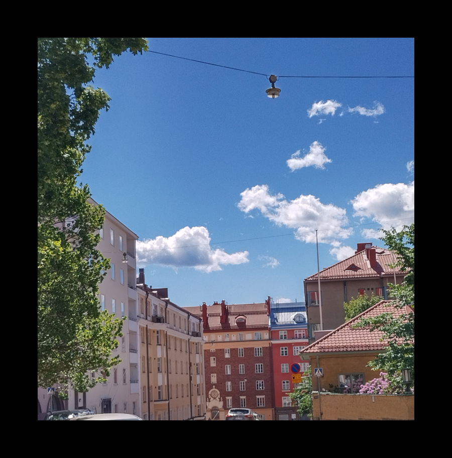 Kallioisen Töölön maisemia. Kesäpäivä Töölössä.