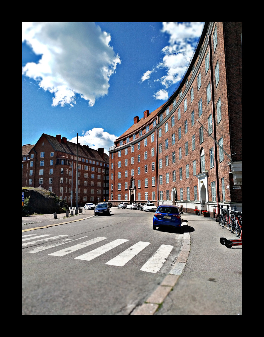 Töölö. Kesäpäivä Töölössä.