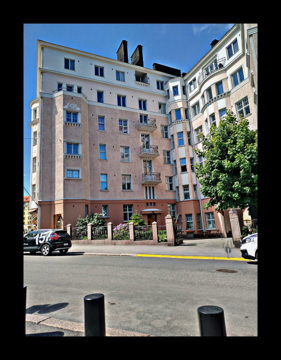 Hempeä kerrostalo Töölössä. Helsingin kaupunginosat.