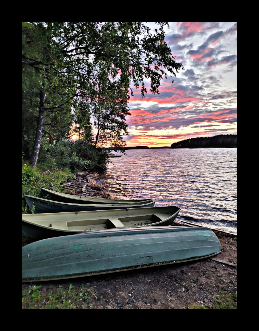 Camping Lappeenranta. Ilta-aurinko maalaa maiseman.