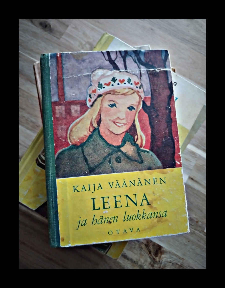 Kaija Väänänen: Leena ja hänen luokkansa. Tyttökirjat.