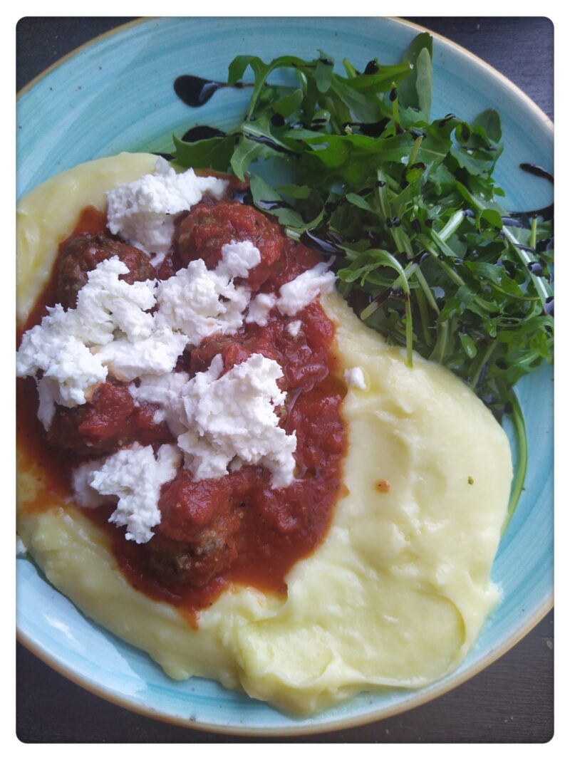 Read more about the article Pyhästä pyhään